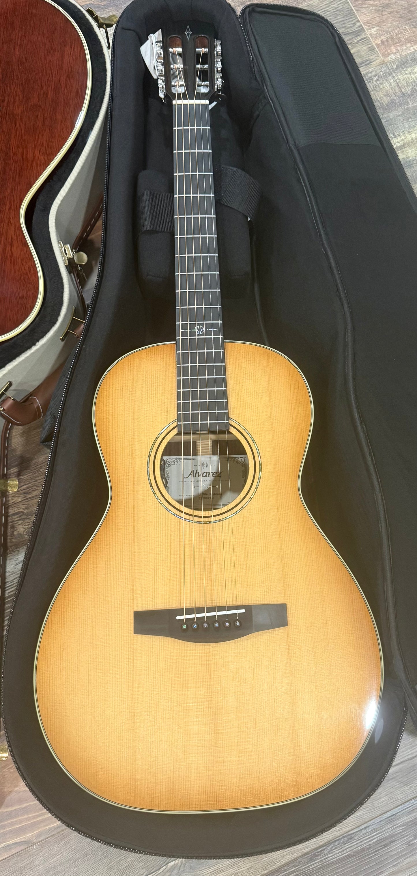 Alvarez Laureate LT70e Daybreak - Spruce/Rosewood 000-12 Acoustic Electric Guitar