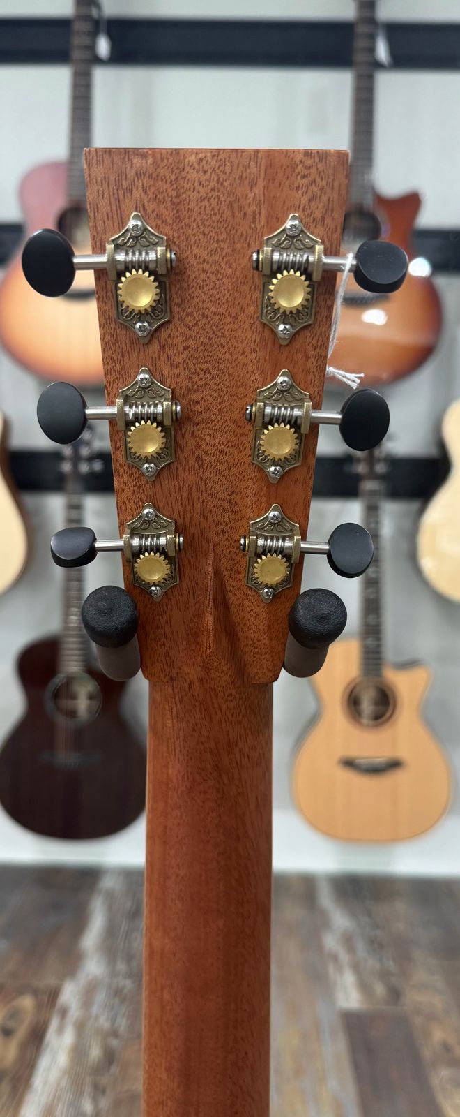 Larrivee OMV-50 - OM w/ cutaway - Spruce/Mahogany Hardshell case