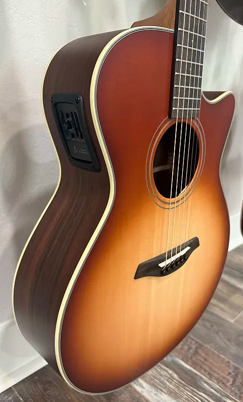 Furch Green Gc-SR Sunburst SPE Sitka Spruce over Indian Rosewood LR Baggs Stage Pro Element w/ Hardshell Case