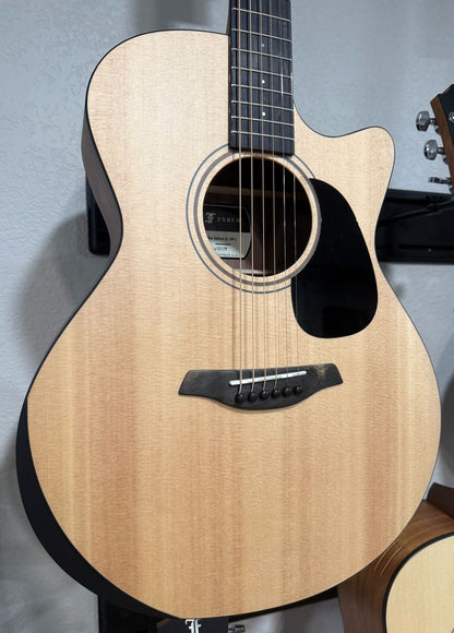 Furch Blue Deluxe Gc-SW a Sitka Spruce over a Gorgeous Black Walnut Back Duo Bevels *CNR Active* w/ Bag