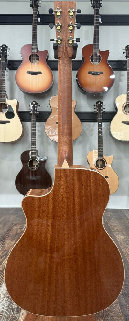 Larrivee OMV-50 - OM w/ cutaway - Spruce/Mahogany Hardshell case