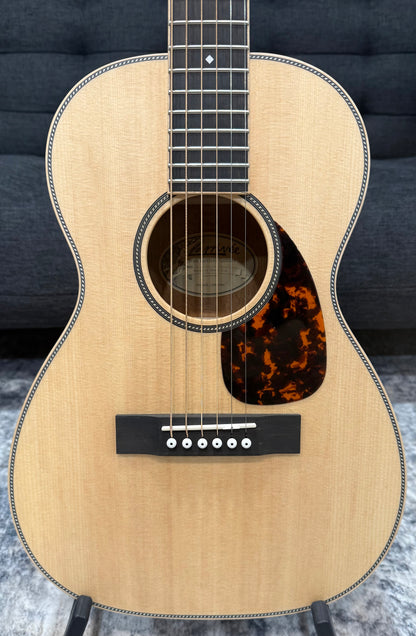 Larrivee T-40-MH Spruce/Mahogany Short Scale, Small Body Travel Guitar