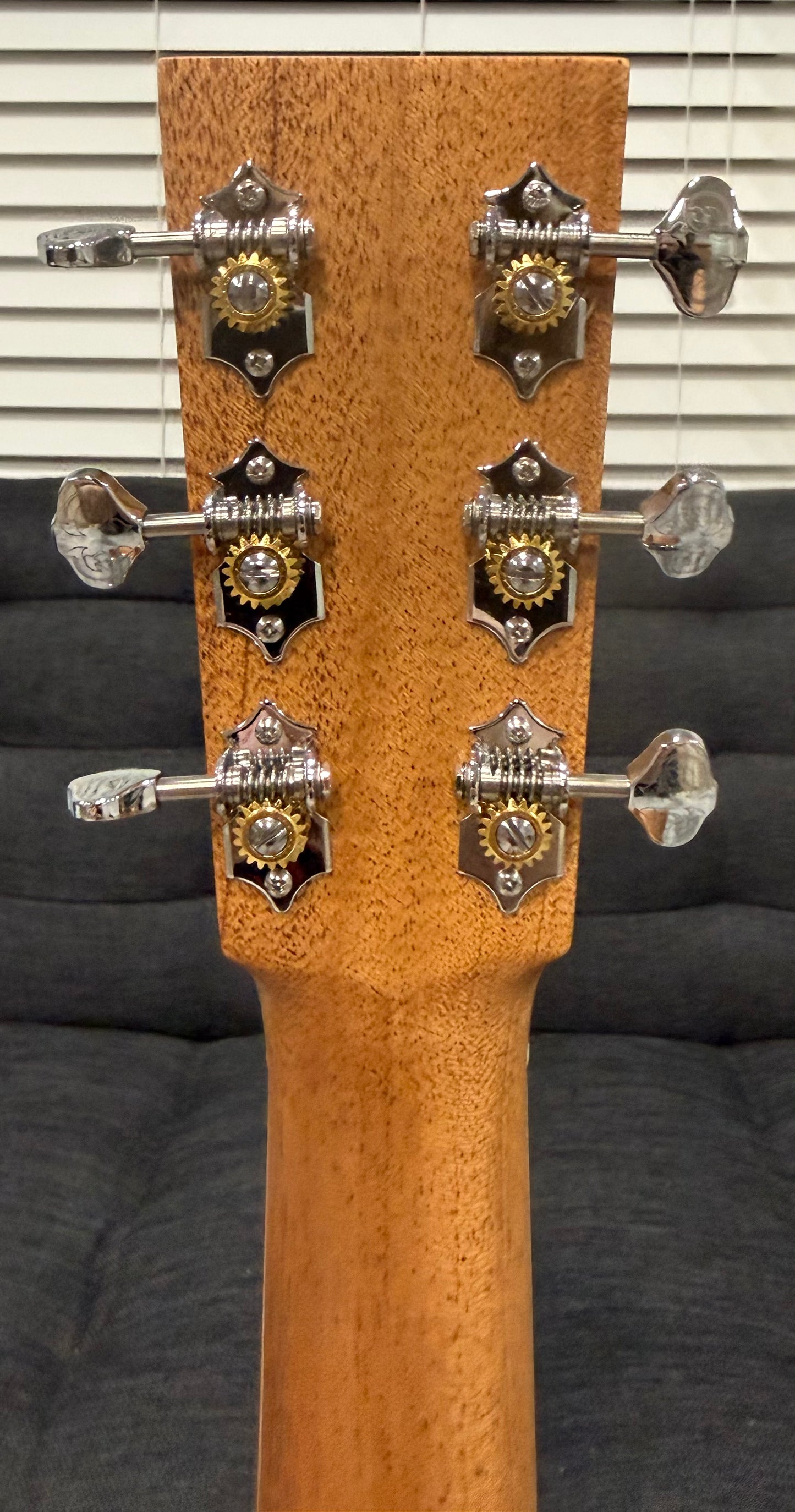 Larrivee T-40-MH Spruce/Mahogany Short Scale, Small Body Travel Guitar