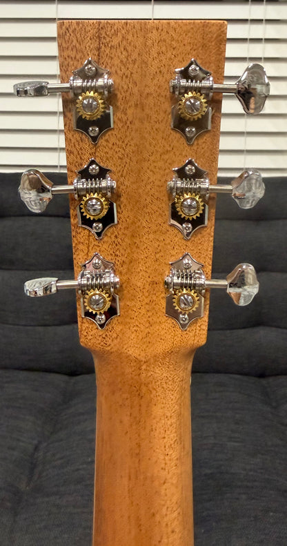 Larrivee T-40-MH Spruce/Mahogany Short Scale, Small Body Travel Guitar