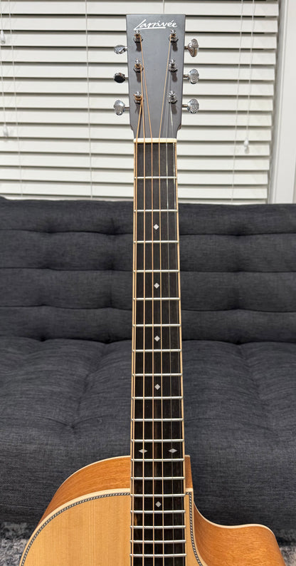 Larrivee LV-40-MH Spruce/Mahogany Larrivee Signature L Shape w/ cutaway Spruce/Mahogany