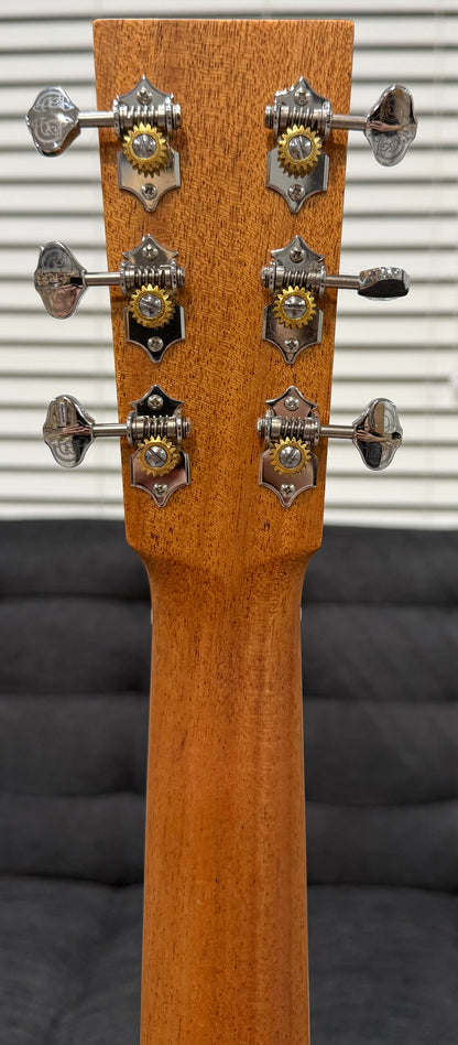 Larrivee LV-40-MH Spruce/Mahogany Larrivee Signature L Shape w/ cutaway Spruce/Mahogany