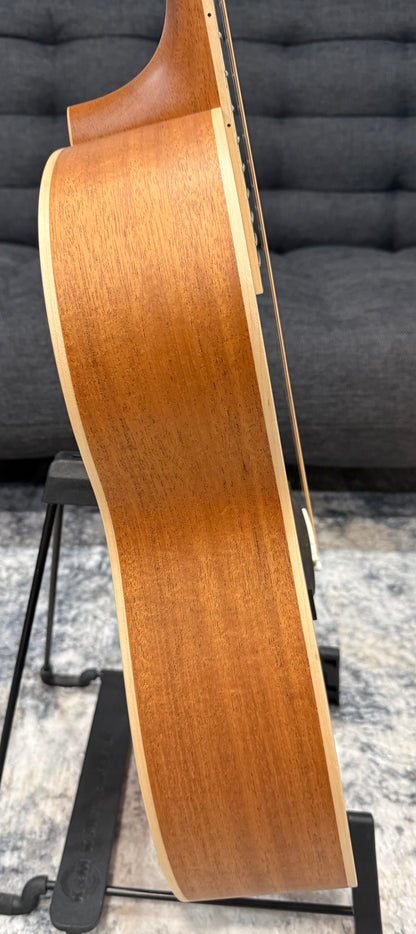 Larrivee LV-40-MH Spruce/Mahogany Larrivee Signature L Shape w/ cutaway Spruce/Mahogany