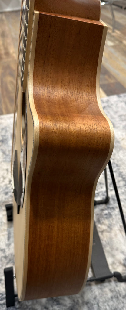 Larrivee LV-40-MH Spruce/Mahogany Larrivee Signature L Shape w/ cutaway Spruce/Mahogany