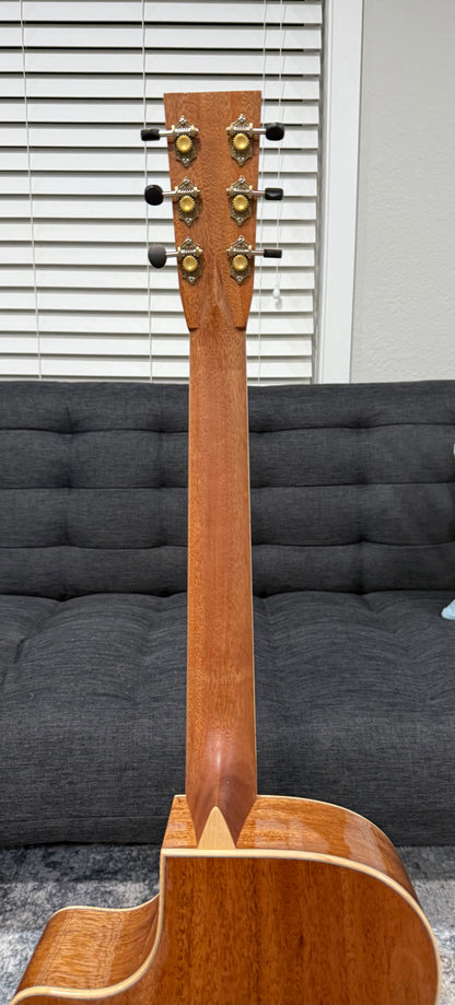 Larrivee OMV-50 - OM w/ cutaway - Spruce/Mahogany Hardshell case
