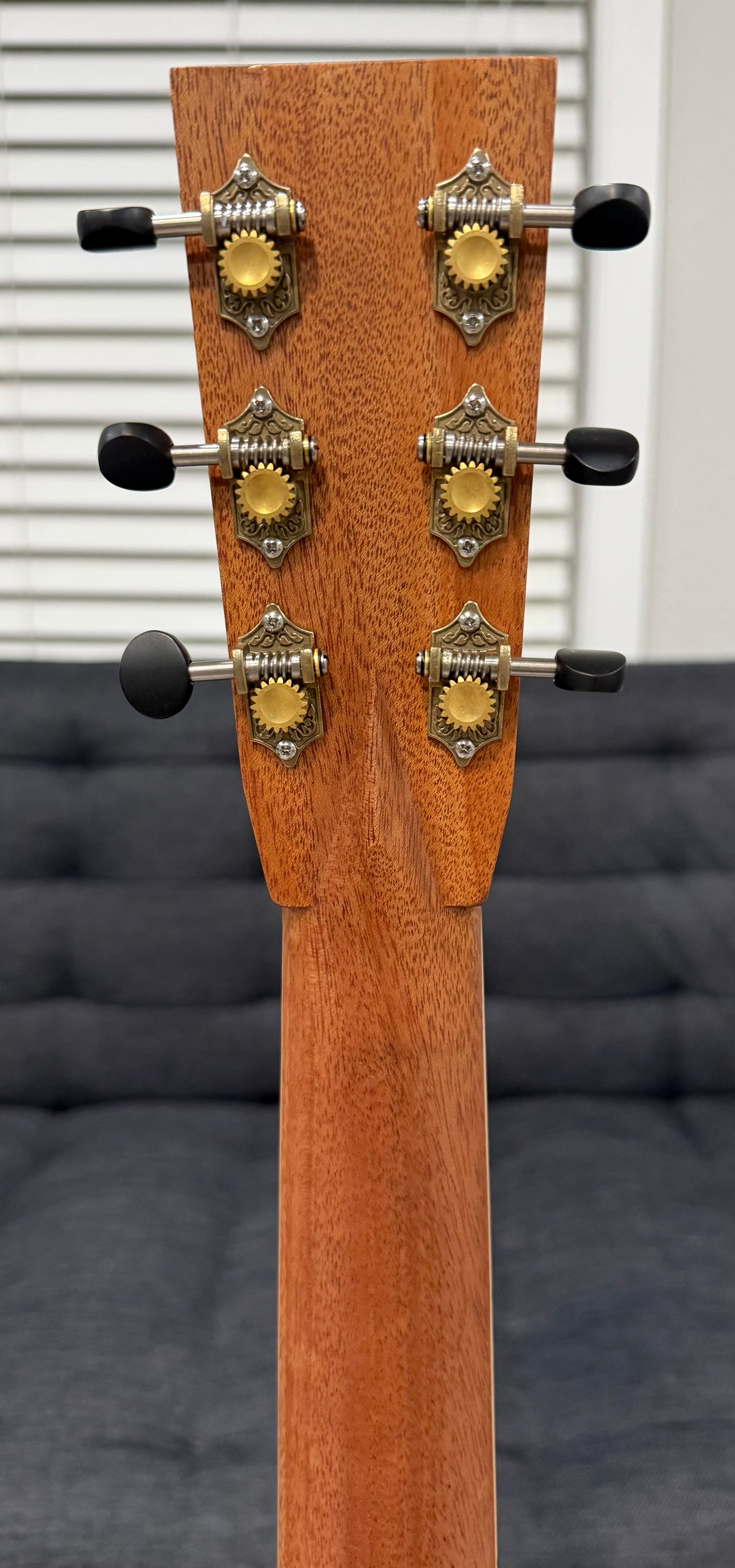 Larrivee OMV-50 - OM w/ cutaway - Spruce/Mahogany Hardshell case