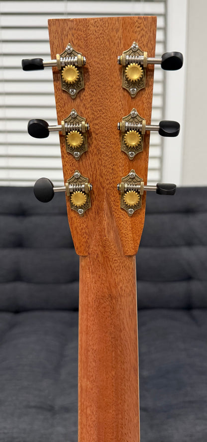 Larrivee OMV-50 - OM w/ cutaway - Spruce/Mahogany Hardshell case