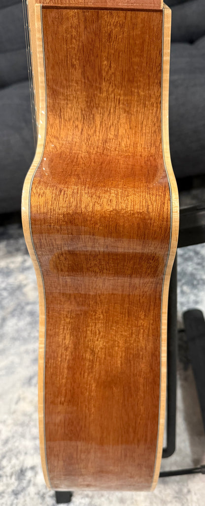 Larrivee OMV-50 - OM w/ cutaway - Spruce/Mahogany Hardshell case