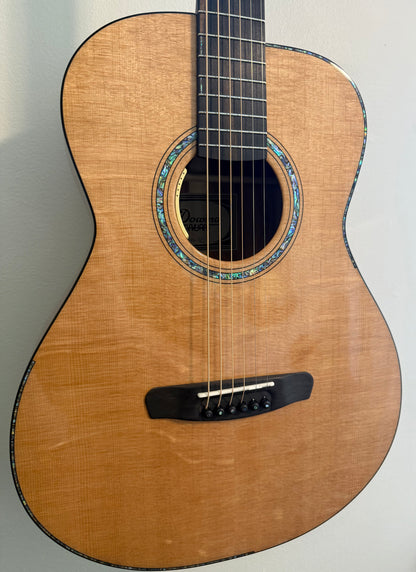 Dowina Aura - Old Stock Sitka Bearclaw Spruce/Macacuba with LR Baggs Anthem and custom Italian Hardshell Case