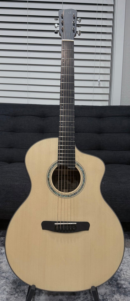 Dowina Walnut GAC SWS - Swiss Moon Spruce/Walnut with Hardshell Case