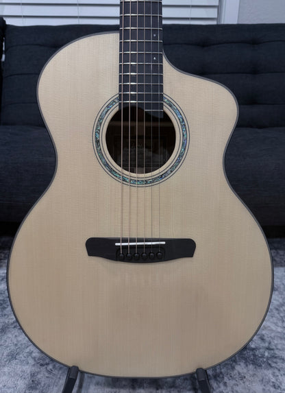 Dowina Walnut GAC SWS - Swiss Moon Spruce/Walnut with Hardshell Case