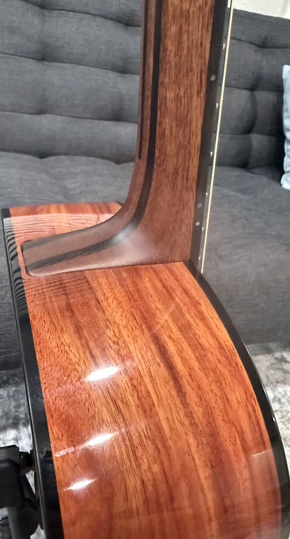 Dowina Aura - Old Stock Sitka Bearclaw Spruce/Macacuba with LR Baggs Anthem and custom Italian Hardshell Case