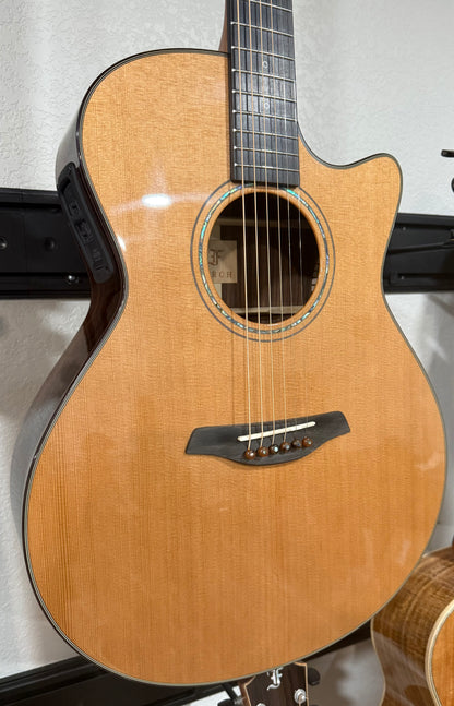 Furch Yellow Gc-CR SPA - (New old stock) Master's Choice Western Red Cedar over Indian Rosewood /w Hardshell case LR Baggs StagePro Anthem