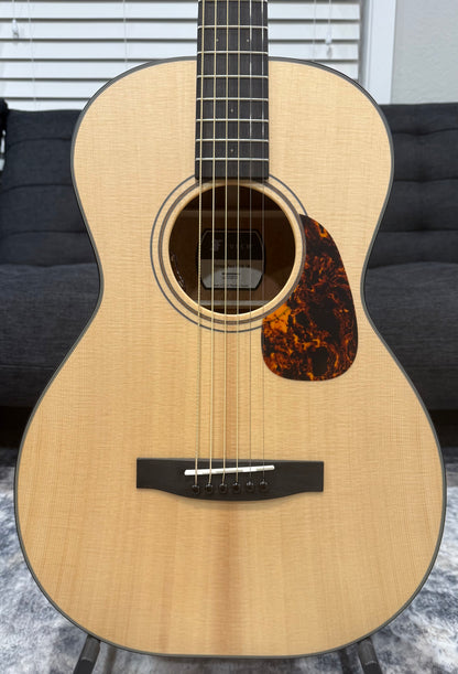 Furch Vintage Pure OOM-SM VTC Sikta Spruce / African Mahogany LR Baggs Element VTC w/ Gigbag