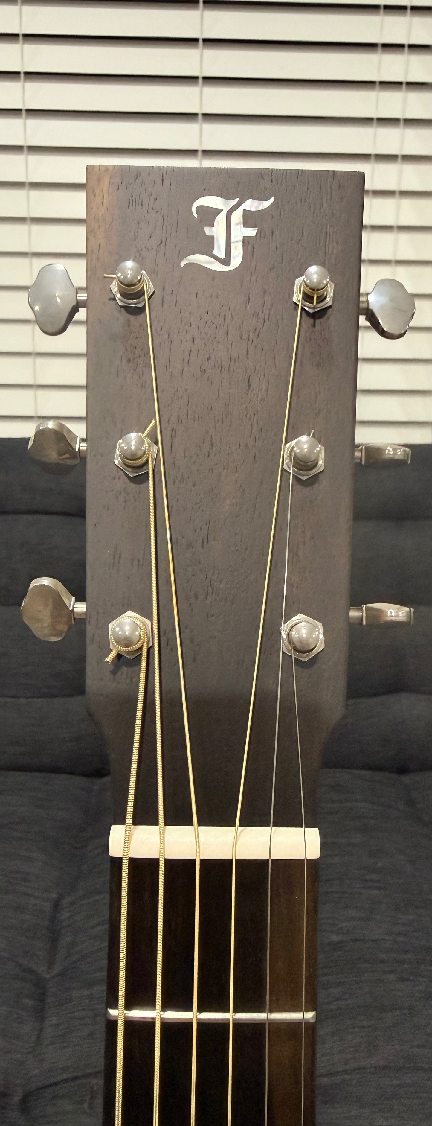 Furch Vintage Pure OOM-SM VTC Sikta Spruce / African Mahogany LR Baggs Element VTC w/ Gigbag