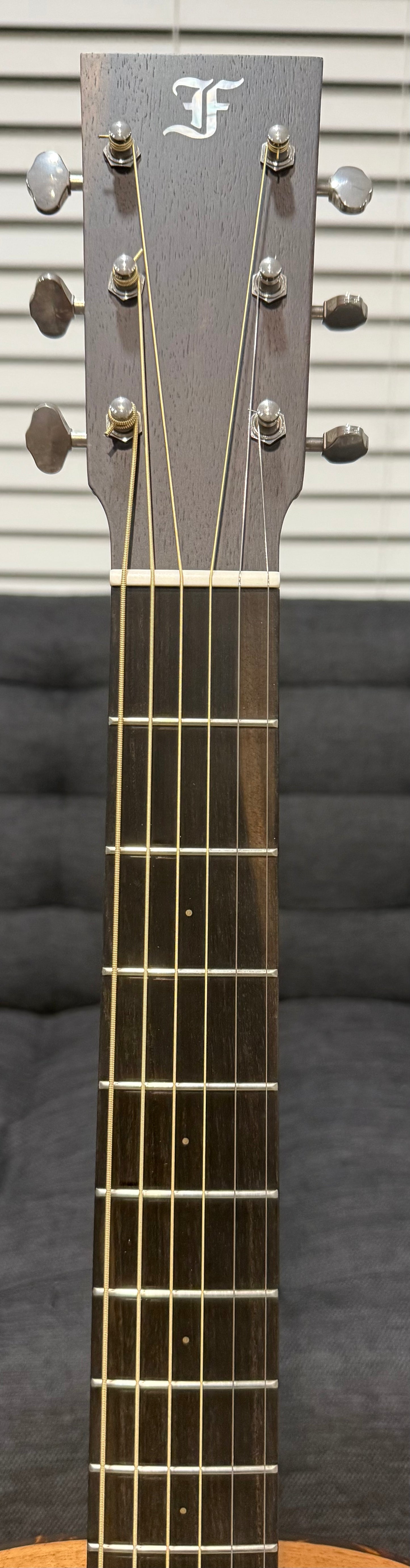 Furch Vintage Pure OOM-SM VTC Sikta Spruce / African Mahogany LR Baggs Element VTC w/ Gigbag