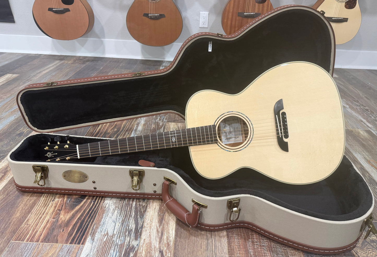 Alvarez Yairi FYM60HD - Adirondack Spruce/Honduran Mahogany