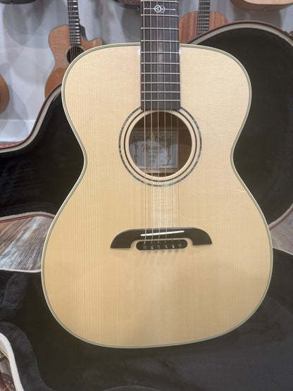 Alvarez Yairi FYM60HD - Adirondack Spruce/Honduran Mahogany