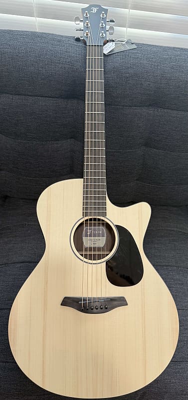 Furch Master's Choice Violet Gc-ER a SPE Engelmann Spruce over Indian Rosewood *CNR Active* LR Baggs Stage Pro Element w/ Bag