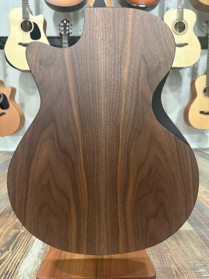 Furch Blue Deluxe Gc-SW a Sitka Spruce over a Gorgeous Black Walnut Back Duo Bevels *CNR Active* w/ Bag *Includes CNR Active Kit ($55 Value)*