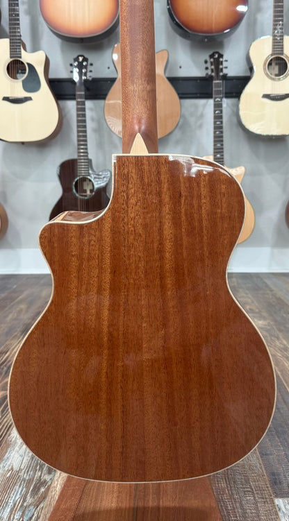 Larrivee OMV-50 - OM w/ cutaway - Spruce/Mahogany Hardshell case
