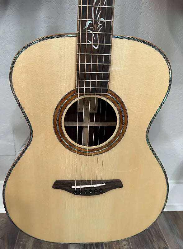 Furch Red OM-LR Alpine (New old stock) Spruce over Indian Rosewood Koa Binding Abalone Purfling Hardshell Case