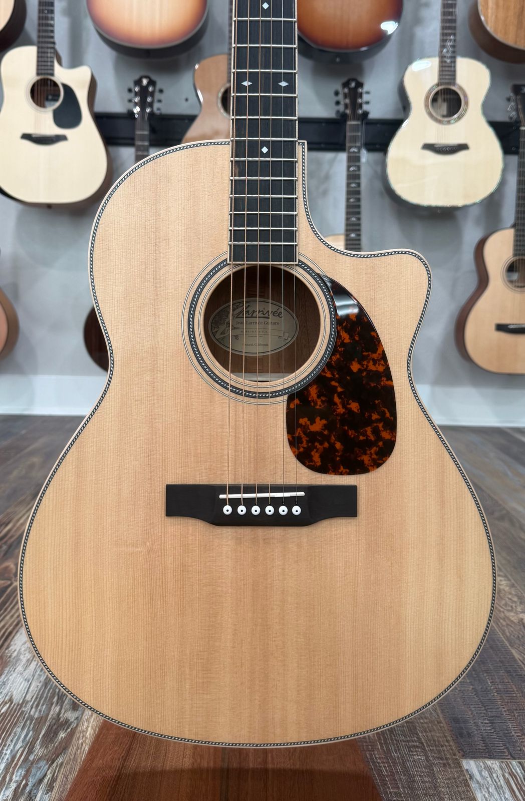 Larrivee LV-40-MH Spruce/Mahogany Larrivee Signature L Shape w/ cutaway Spruce/Mahogany