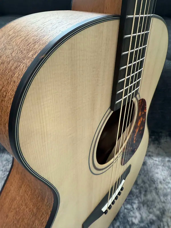 Furch Vintage Pure OM-SM a Sitka Spruce over African Mahogany *CNR Active* w/ Bag