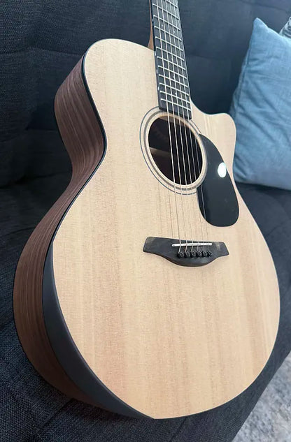 Furch Blue Deluxe Gc-SW a Sitka Spruce over a Gorgeous Black Walnut Back Duo Bevels *CNR Active* w/ Bag