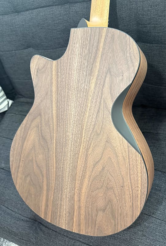 Furch Blue Deluxe Gc-SW a Sitka Spruce over a Gorgeous Black Walnut Back Duo Bevels *CNR Active* w/ Bag