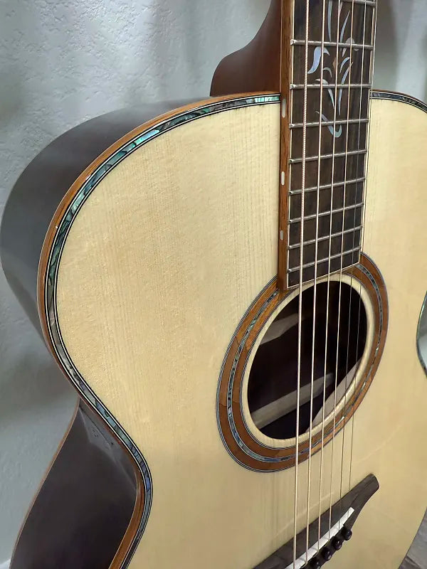 Furch Red OM-LR Alpine (New old stock) Spruce over Indian Rosewood Koa Binding Abalone Purfling Hardshell Case