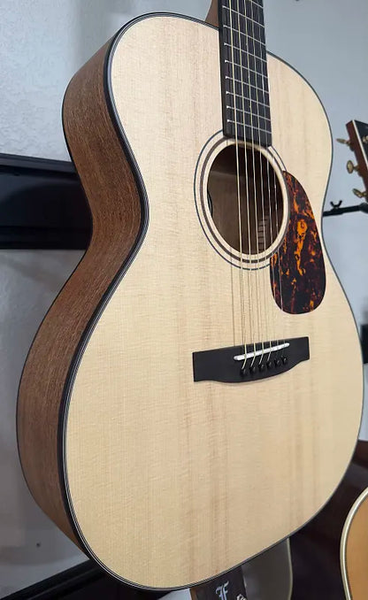 Furch Vintage Pure OM-SM a Sitka Spruce over African Mahogany *CNR Active* w/ Bag
