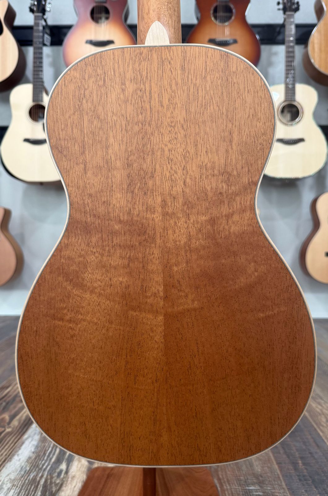 Larrivee T-40-MH Spruce/Mahogany Short Scale, Small Body Travel Guitar