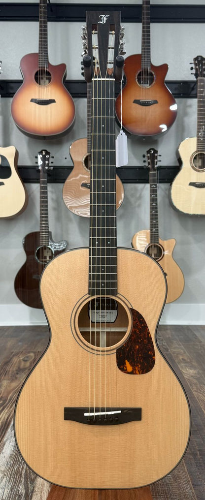 Furch Vintage 1 OOM-SM SL (New old stock) Slotted Headstock 12 Fret Sikta Spruce over African Mahogany Hardshell Case