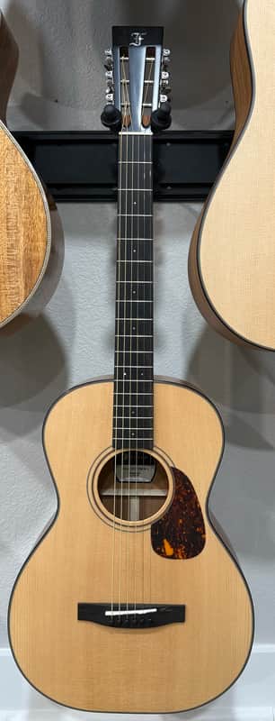 Furch Vintage 1 OOM-SM SL Sikta Spruce over African Mahogany Slotted Headstock Hardshell Case