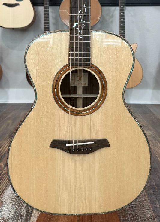Furch Red OM-LR Alpine (New old stock) Spruce over Indian Rosewood Koa Binding Abalone Purfling Hardshell Case