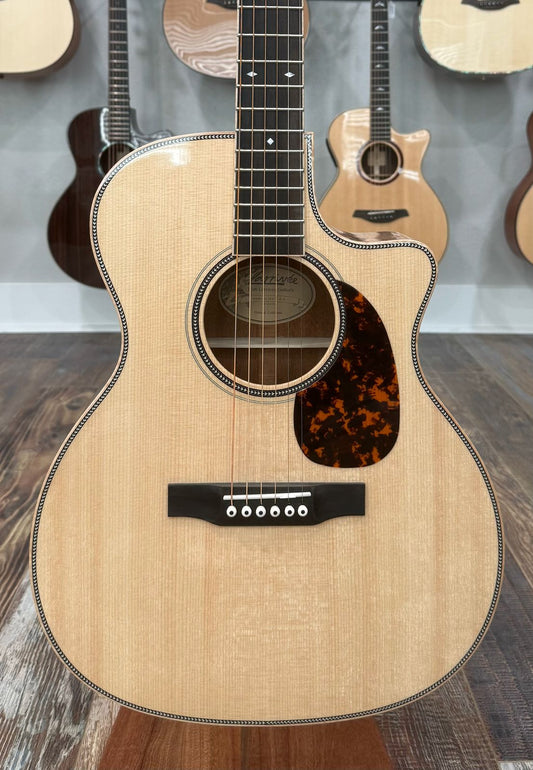 Larrivee OMV-50 - OM w/ cutaway - Spruce/Mahogany Hardshell case