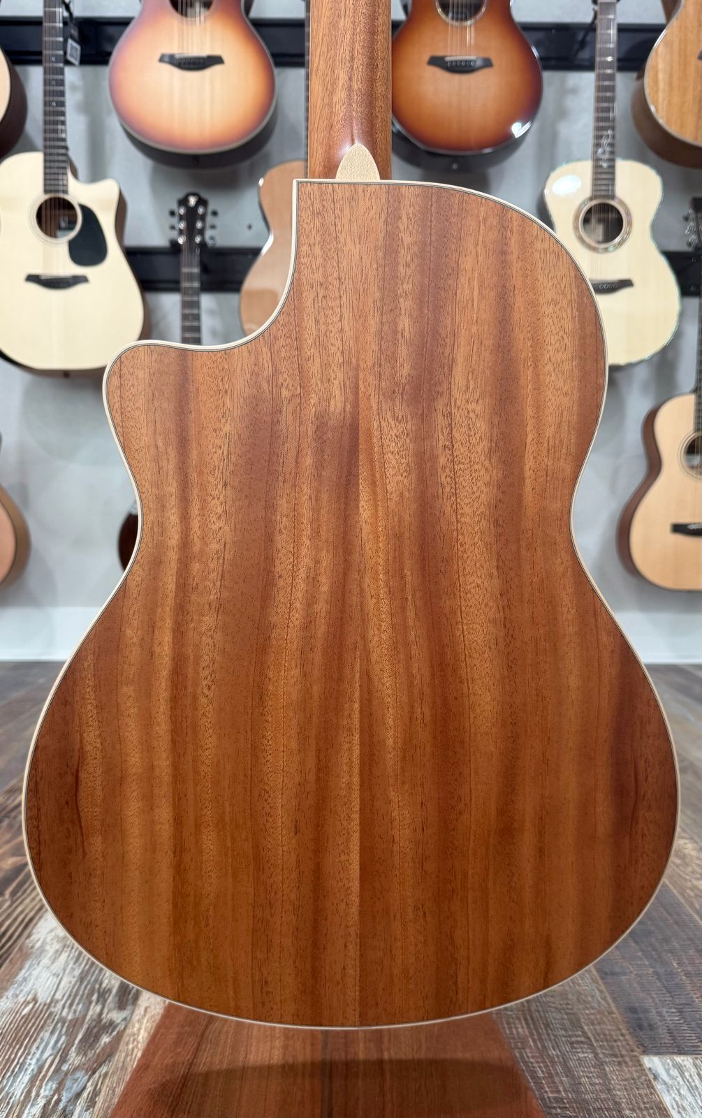 Larrivee LV-40-MH Spruce/Mahogany Larrivee Signature L Shape w/ cutaway Spruce/Mahogany