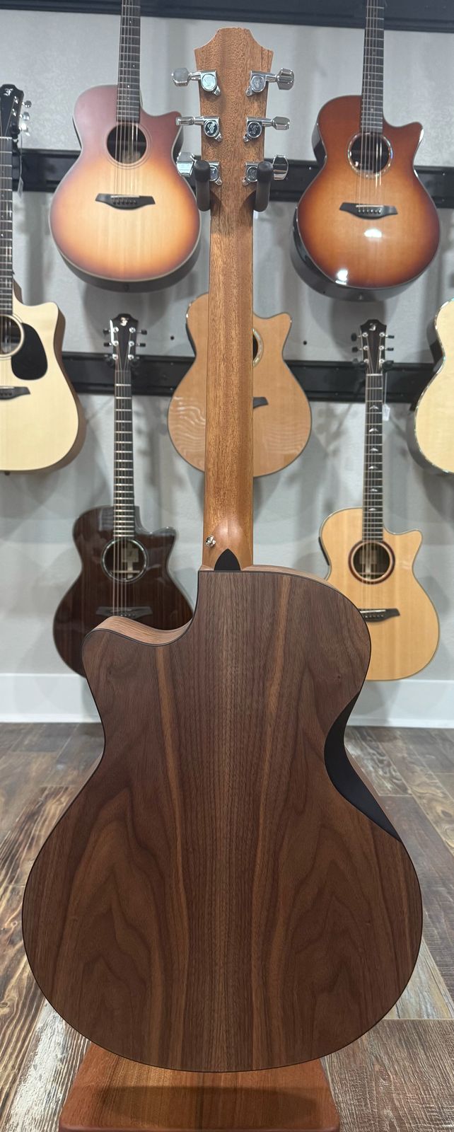 Furch Blue Deluxe Gc-SW a Sitka Spruce over a Gorgeous Black Walnut Back Duo Bevels *CNR Active* w/ Bag *Includes CNR Active Kit ($55 Value)*