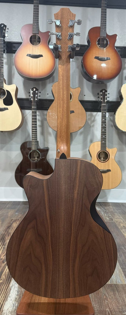 Furch Blue Deluxe Gc-SW a Sitka Spruce over a Gorgeous Black Walnut Back Duo Bevels *CNR Active* w/ Bag *Includes CNR Active Kit ($55 Value)*