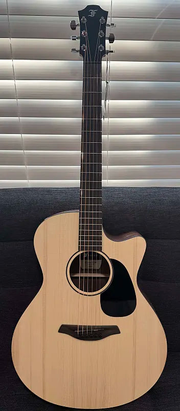 Furch Master's Choice Violet Gc-ER a SPE Engelmann Spruce over Indian Rosewood *CNR Active* LR Baggs Stage Pro Element w/ Bag