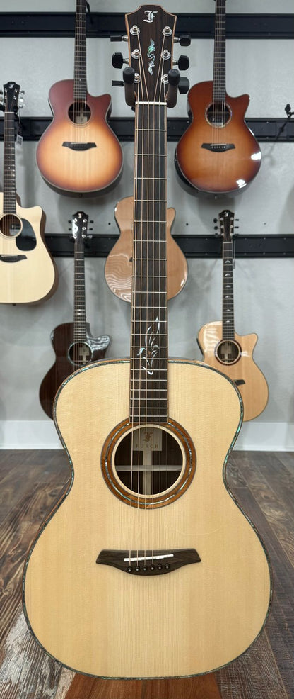 Furch Red OM-LR Alpine (New old stock) Spruce over Indian Rosewood Koa Binding Abalone Purfling Hardshell Case