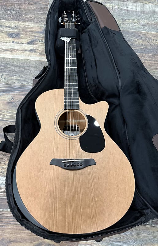 Furch Blue Deluxe Gc-CM a SPE Western Red Cedar over African Mahogany LR Baggs Stage Pro Element *CNR Active* w/ bag *Includes CNR Active Kit ($55 Value)*