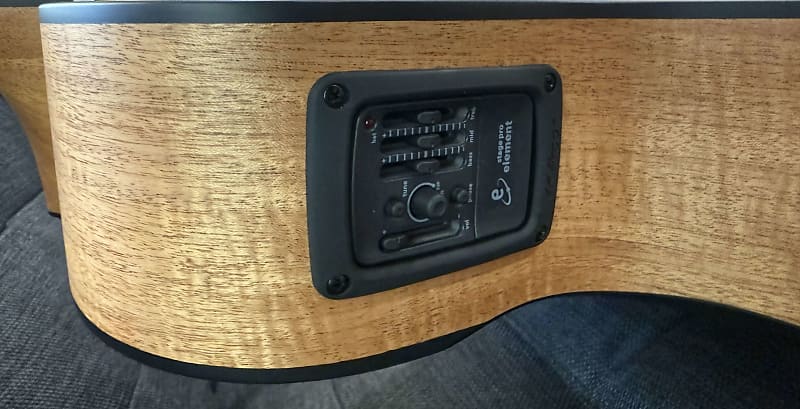Furch Blue Deluxe Gc-CM a SPE Western Red Cedar over African Mahogany LR Baggs Stage Pro Element *CNR Active* w/ bag *Includes CNR Active Kit ($55 Value)*