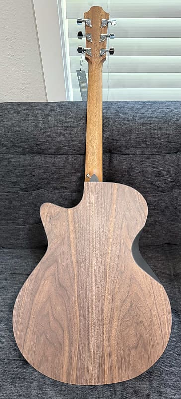 Furch Blue Deluxe Gc-SW a Sitka Spruce over a Gorgeous Black Walnut Back Duo Bevels *CNR Active* w/ Bag